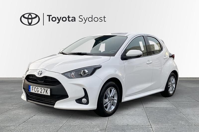 Vit Begagnad 2020 Toyota Yaris Active Halvkombi | 159 900 kr (Marknadspris) - Bild 1/3