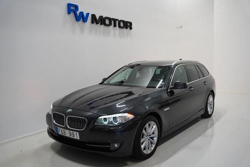 Mörkgrå Begagnad 2013 BMW 525 M Sport Kombi | 138 900 kr (Bra pris) - Bild 1/4