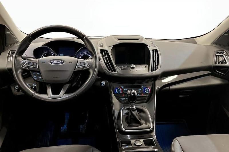 Begagnad Ford Kuga Titanium 151 HK (111 kW) 2018 Röd SUV