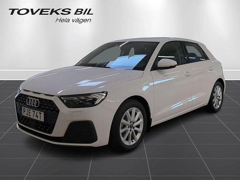 Vit (cortinavit) Begagnad 2022 Audi A1 Sportback Proline Halvkombi | 204 900 kr (Marknadspris) - Bild 1/4