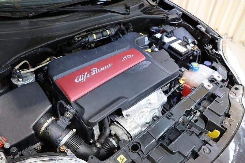 Begagnad Alfa Romeo MiTo 120 HK (88 kW) 2012 Brun Halvkombi