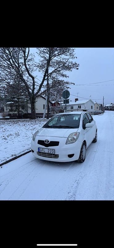 Begagnad 2006 Toyota Yaris Halvkombi | 28 000 kr (Lite dyr) - Bild 1/4