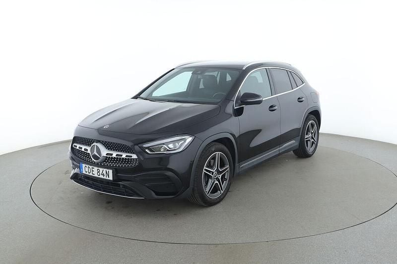 Svart Begagnad 2021 Mercedes GLA200 AMG line SUV | 362 000 kr (Marknadspris) - Bild 1/3