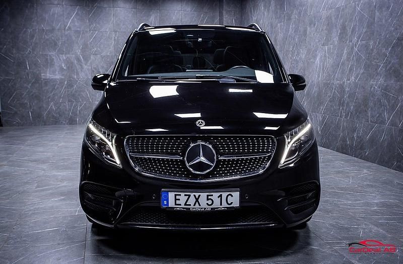 Begagnad Mercedes V300 AMG line 237 HK (174 kW) 2023 Svart Minibuss