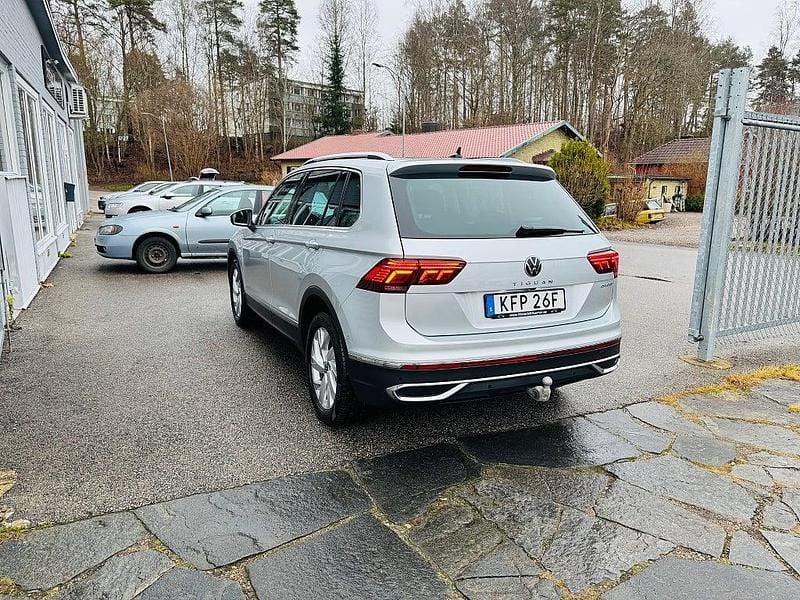 Begagnad VW Tiguan Elegance 245 HK (180 kW) 2022 Silver metallic SUV