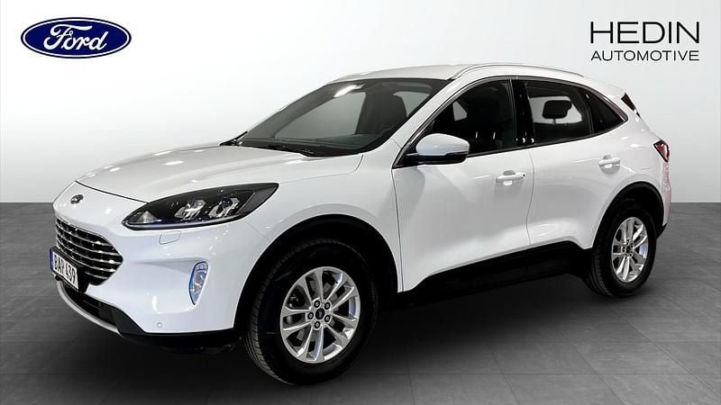 Frozen white Begagnad 2022 Ford Kuga Titanium SUV | 269 900 kr (Marknadspris) - Bild 1/4