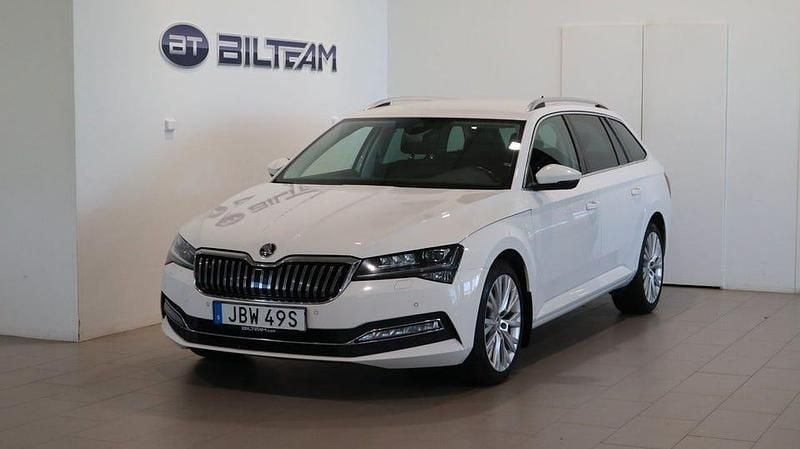 Vit Begagnad 2021 Skoda Superb Style Kombi | 248 900 kr (Marknadspris) - Bild 1/4