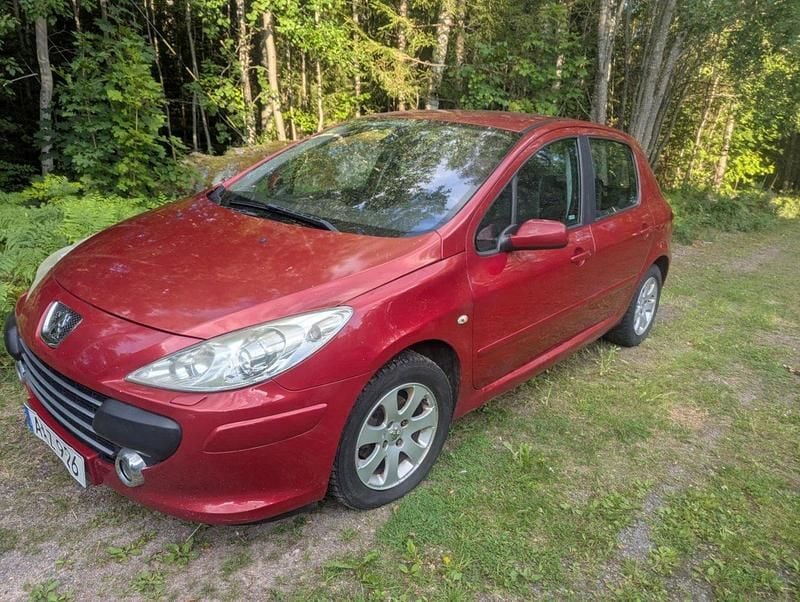 Röd Begagnad 2007 Peugeot 307 Halvkombi | 14 000 kr (Bra pris) - Bild 1/4