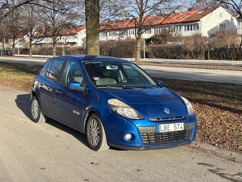 Begagnad 2011 Renault Clio R.S. Halvkombi | 29 900 kr (Marknadspris) - Bild 1/4