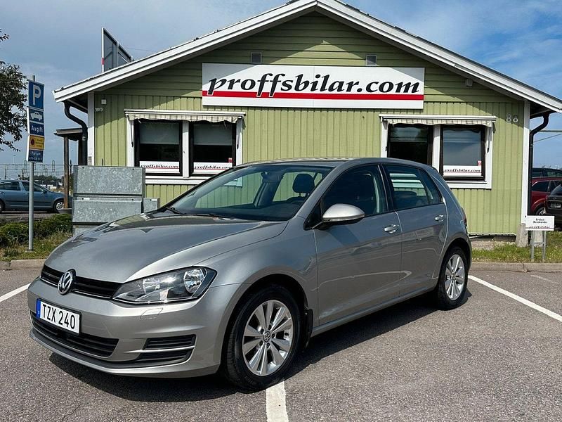 Silver Begagnad 2015 VW Golf VII Halvkombi | 109 900 kr (Marknadspris) - Bild 1/4