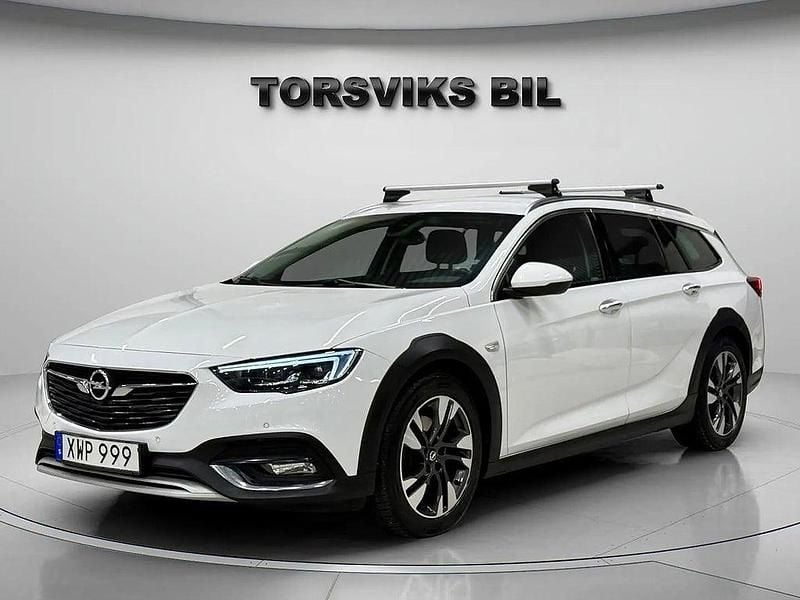 Begagnad Opel Insignia Country Tourer Business 209 HK (153 kW) 2018 Vit Kombi