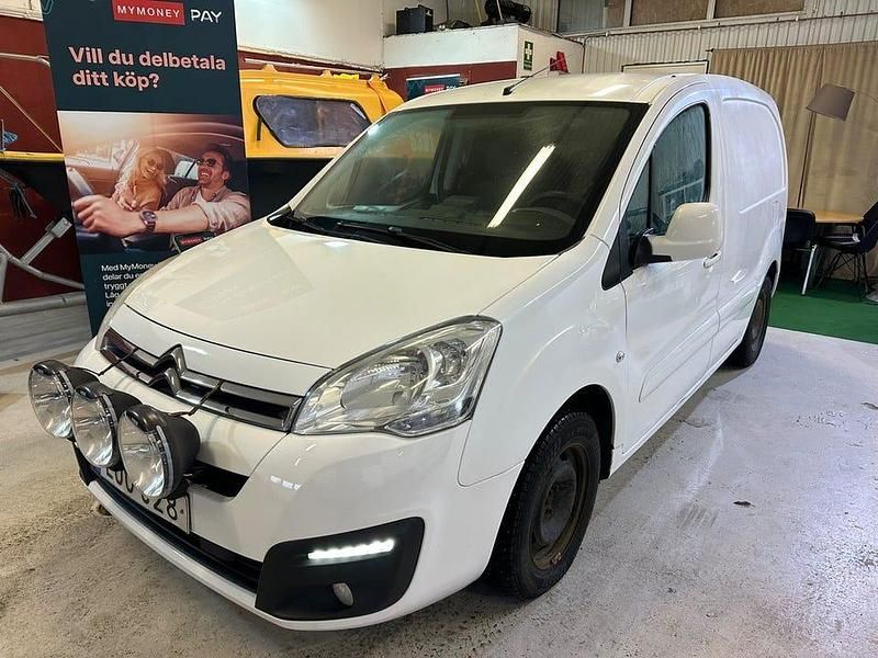 Vit Begagnad 2015 Citroën Berlingo Van | 39 900 kr (Marknadspris) - Bild 1/4