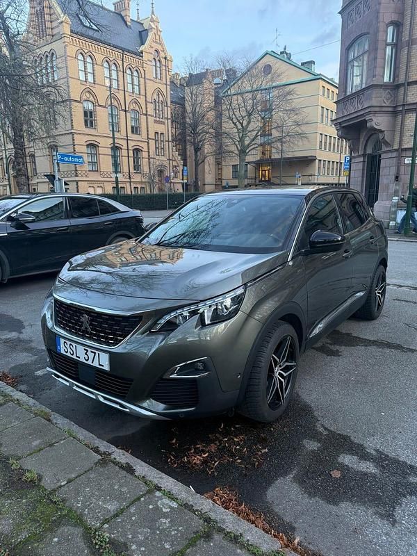Grön metallic Begagnad 2020 Peugeot 3008 GT-line SUV | 219 000 kr (Marknadspris) - Bild 1/4