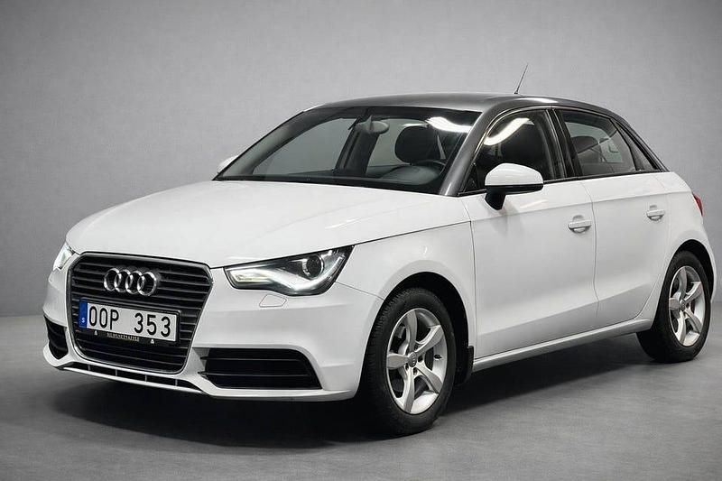 Vit Begagnad 2013 Audi A1 Sportback Sport Halvkombi | 74 900 kr (Marknadspris) - Bild 1/4
