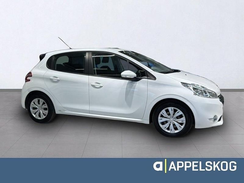 Begagnad Peugeot 208 Active 82 HK (60 kW) 2014 Vit Halvkombi