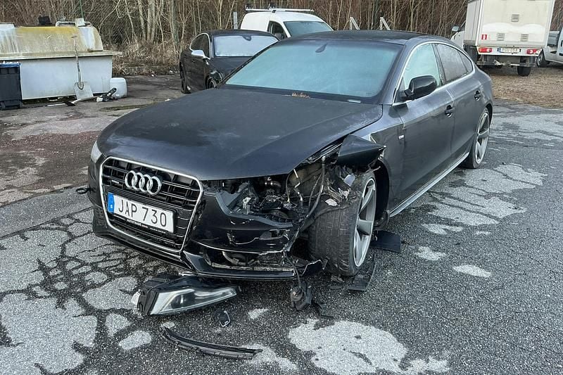 Svart Begagnad 2016 Audi A5 Sportback Halvkombi | 149 000 kr (Superpris) - Bild 1/4