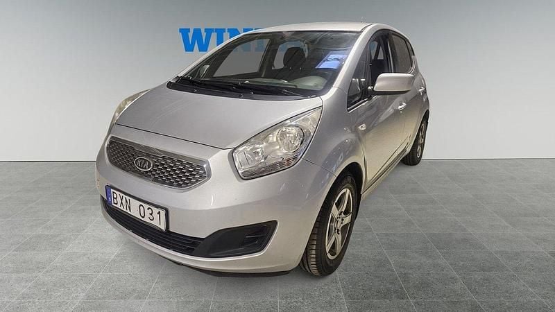 Silver Begagnad 2010 Kia Venga Halvkombi | 39 000 kr (Lite dyr) - Bild 1/4
