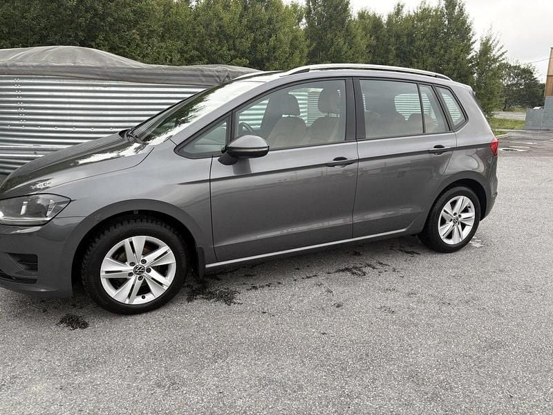 Grå Begagnad 2018 VW Golf VII Halvkombi | 158 000 kr (Bra pris) - Bild 1/4