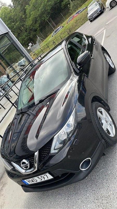 Svart Begagnad 2017 Nissan Qashqai SUV | 159 000 kr (Marknadspris) - Bild 1/4