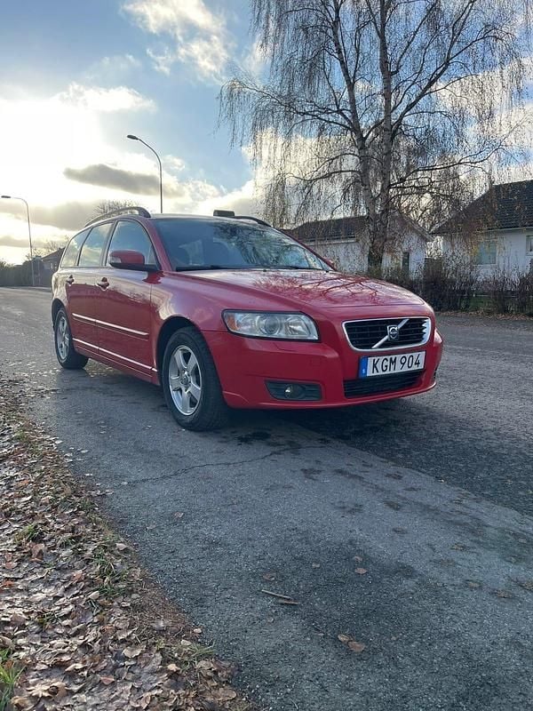 Begagnad 2008 Volvo V50 Kombi | 25 000 kr (Marknadspris) - Bild 1/4