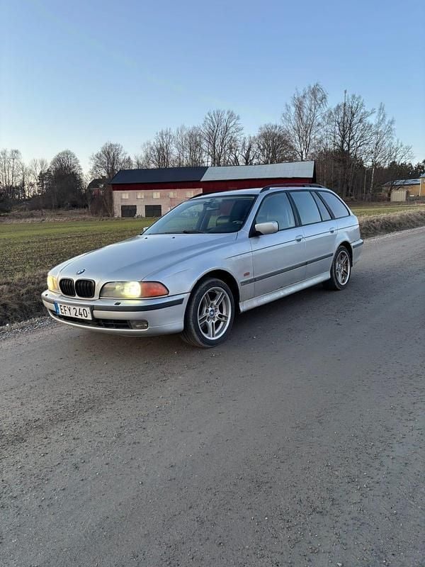 Begagnad BMW 523 170 HK (125 kW) 1999 Grå Kombi