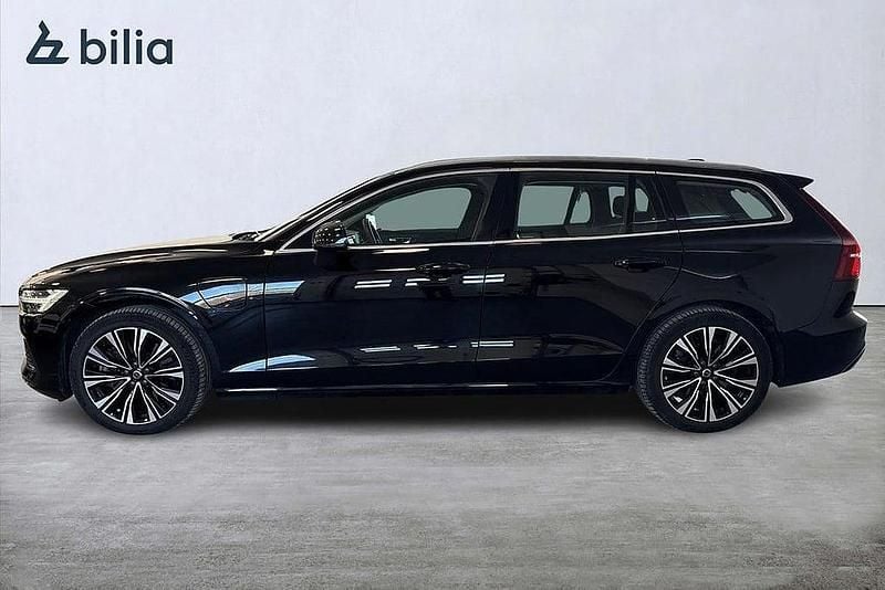 Begagnad Volvo V60 Core 253 HK (186 kW) 2022 Svart Kombi