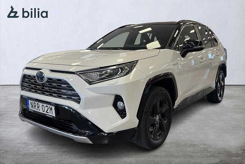 Vit Begagnad 2020 Toyota RAV4 Hybrid Style SUV | 369 900 kr (Marknadspris) - Bild 1/3