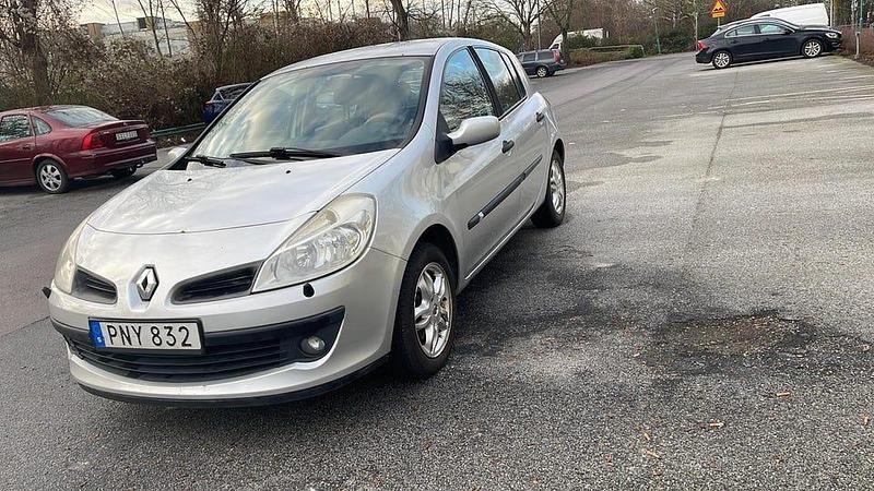 Begagnad 2006 Renault Clio R.S. Halvkombi | 16 900 kr (Lite dyr) - Bild 1/4