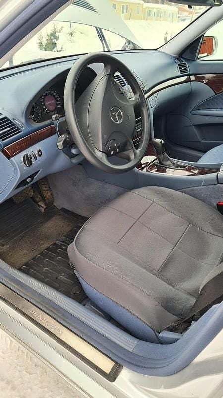 Begagnad Mercedes E200 163 HK (119 kW) 2005