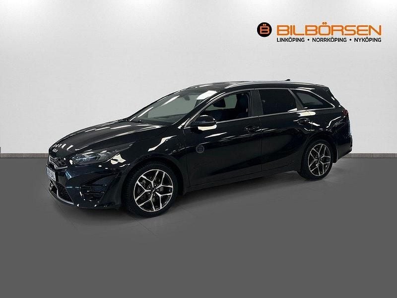 Svart (/1k/ black pearl) Begagnad 2022 Kia Ceed Sportswagon 2 Kombi | 249 900 kr (Marknadspris) - Bild 1/4