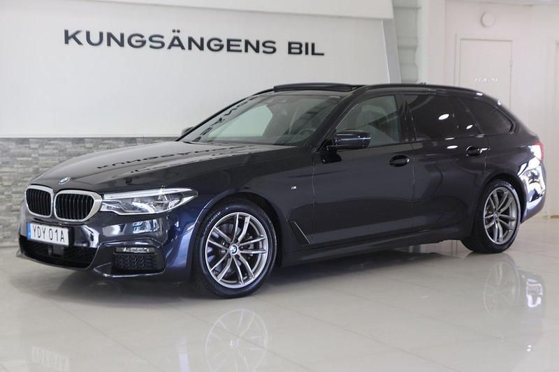 Svart Begagnad 2020 BMW 520 M Sport Kombi | 399 900 kr (Lite dyr) - Bild 1/4