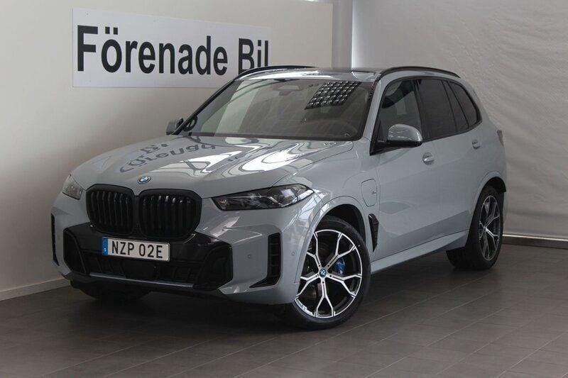 Grå Begagnad 2025 BMW X5 M Sport SUV | 1 059 000 kr - Bild 1/4