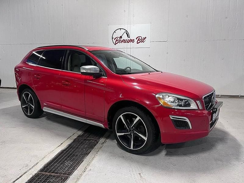 Röd Begagnad 2010 Volvo XC60 R-Design SUV | 89 900 kr (Marknadspris) - Bild 1/4