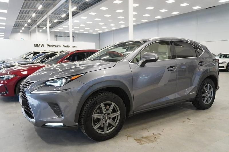 Begagnad Lexus NX300h Executive Line 197 HK (144 kW) 2018 Grå SUV