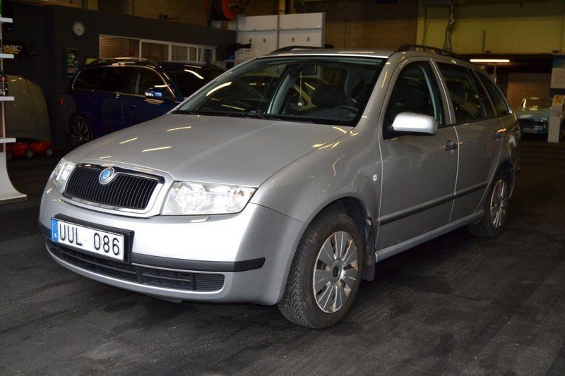 Silver Begagnad 2003 Skoda Fabia Halvkombi | 25 500 kr (Marknadspris) - Bild 1/4