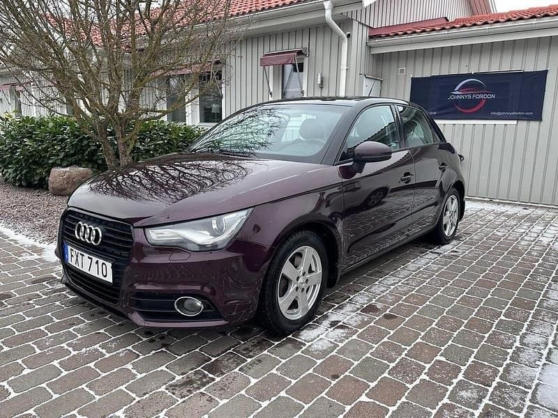 Röd Begagnad 2013 Audi A1 Sportback Sport Halvkombi | 77 900 kr (Marknadspris) - Bild 1/4