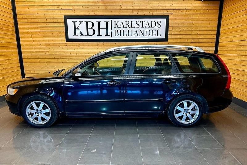 Svart Begagnad 2011 Volvo V50 Summum Kombi | 34 900 kr (Marknadspris) - Bild 1/4