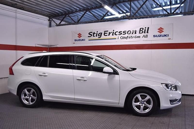 Begagnad Volvo V60 Momentum 181 HK (133 kW) 2014 Vit Kombi