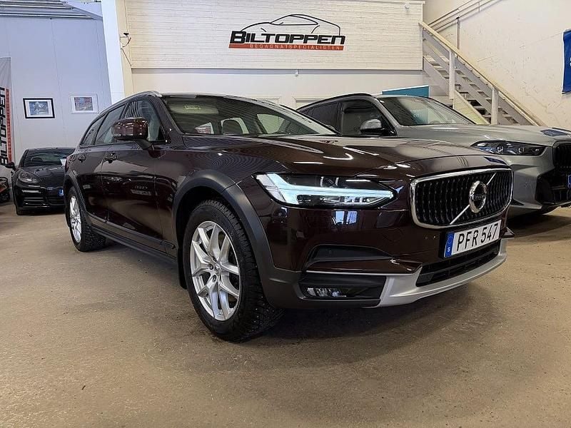 Begagnad Volvo V90 CC Inscription 235 HK (172 kW) 2017 Mörkbrun Kombi