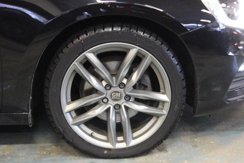 Begagnad Volvo V60 R-Design 190 HK (139 kW) 2016 Svart Kombi