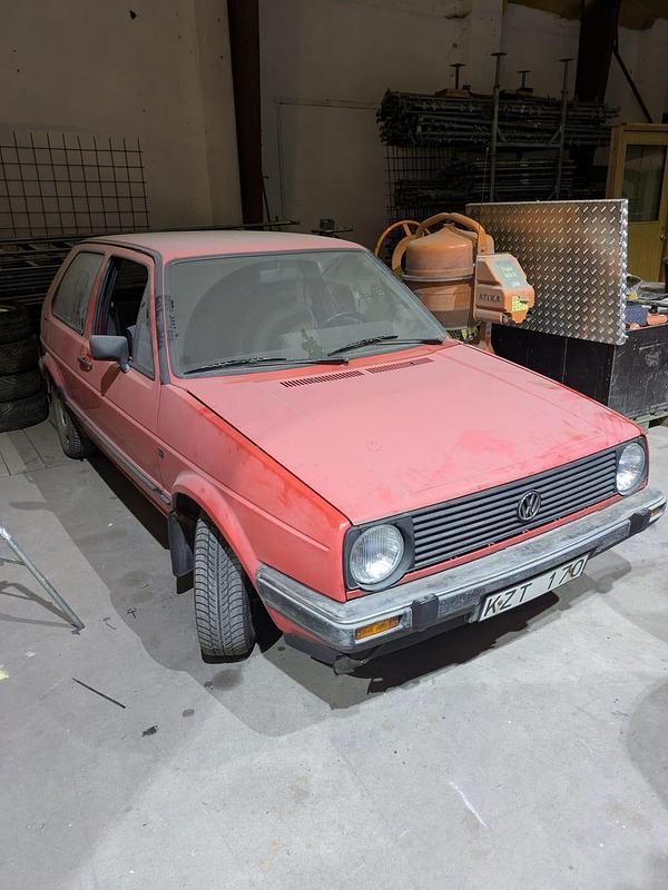 Röd Begagnad 1984 VW Golf II Halvkombi | 6 000 kr - Bild 1/4