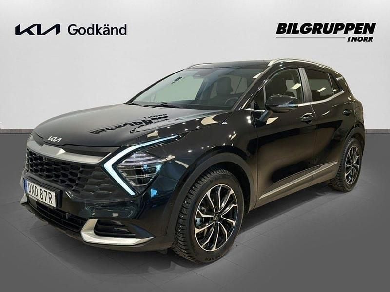 Svart Begagnad 2025 Kia Sportage Advance SUV | 459 900 kr (Marknadspris) - Bild 1/4