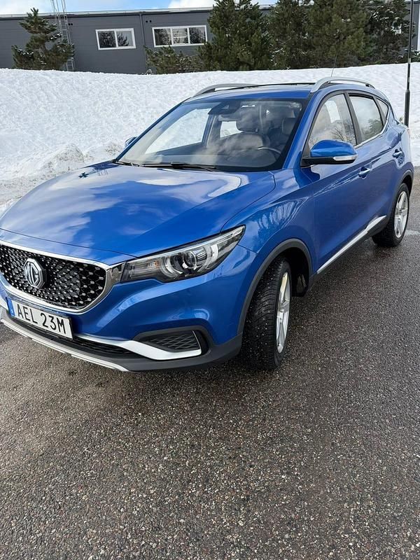 Begagnad MG ZS 105 kW (143 HK) 2021 Metallic SUV