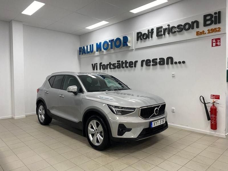 Silver Begagnad 2024 Volvo XC40 Core SUV | 359 500 kr (Marknadspris) - Bild 1/4