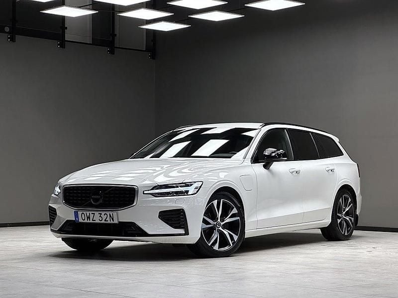 Vit Begagnad 2020 Volvo V60 R-Design Kombi | 349 900 kr (Marknadspris) - Bild 1/3