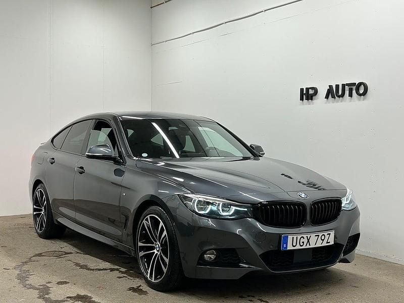 Grå Begagnad 2019 BMW 320 Gran Turismo M Sport Halvkombi | 234 800 kr (Marknadspris) - Bild 1/4