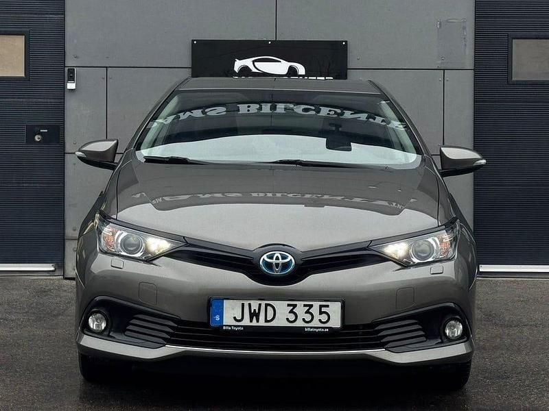 Begagnad Toyota Auris Hybrid Comfort 136 HK (100 kW) 2018 Grå Halvkombi