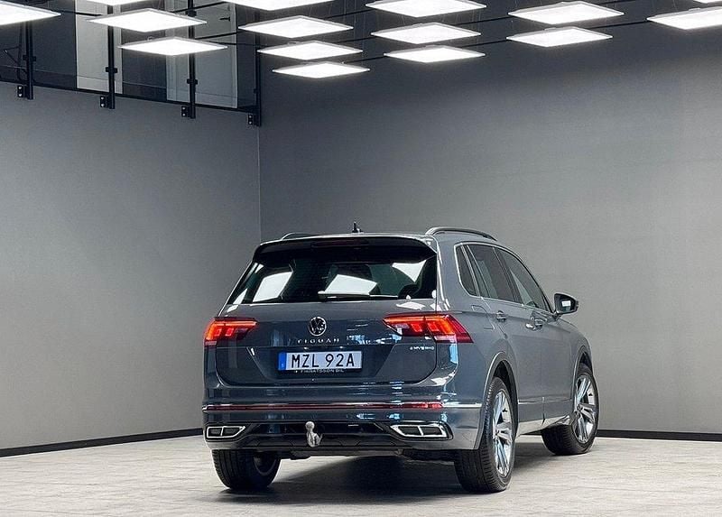 Begagnad VW Tiguan R-line 245 HK (180 kW) 2023 Mörkgrå SUV