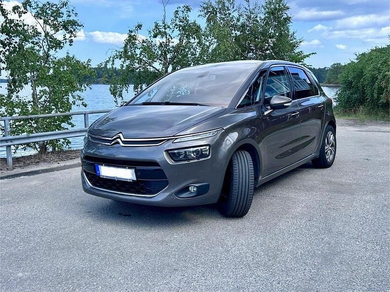 Röd Begagnad 2015 Citroën C4 Picasso Minibuss | 78 000 kr (Marknadspris) - Bild 1/4