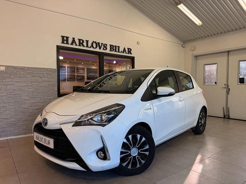 Begagnad Toyota Yaris Hybrid Active 101 HK (74 kW) 2019 Vit